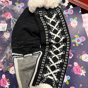 Black and White Knit Slipper Socks